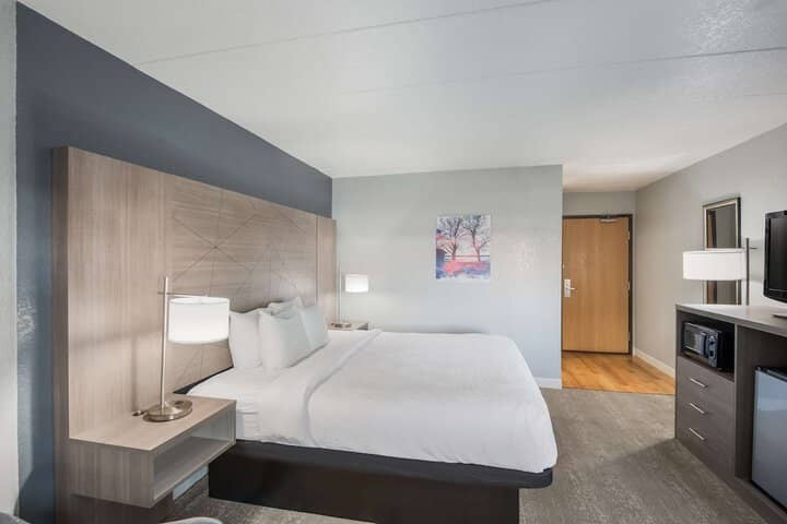 Room 4 of 52