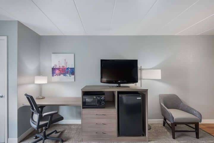 Room 27 of 52