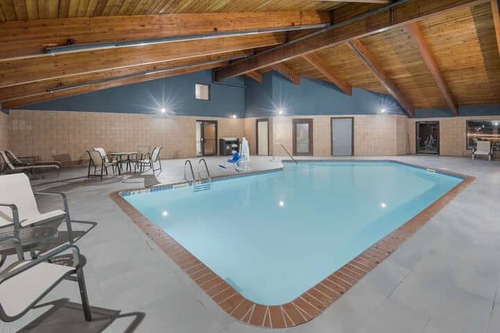 Pool 44 of 52
